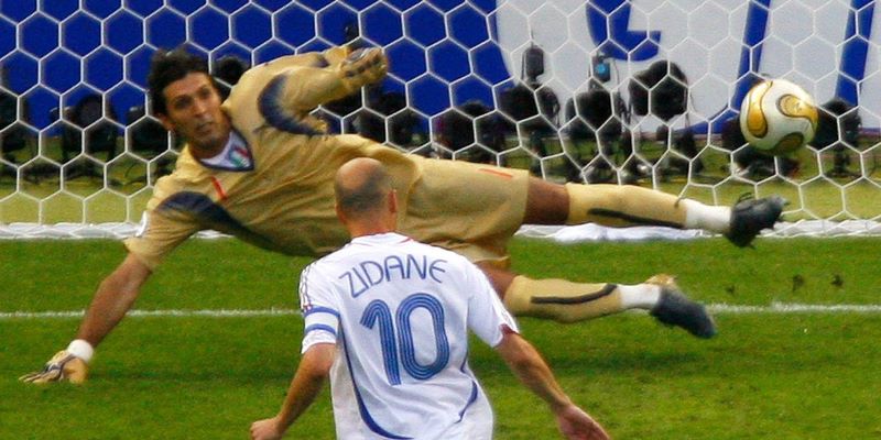 Zidane ngạo nghễ trước Ý